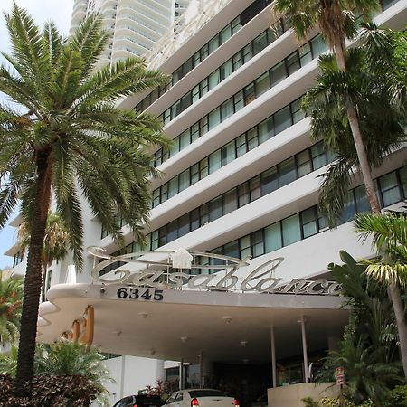 Private Apartments At The Casablanca マイアミビーチ エクステリア 写真