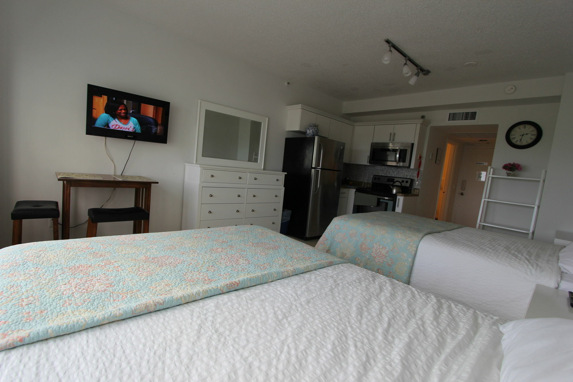 Private Apartments At The Casablanca マイアミビーチ エクステリア 写真