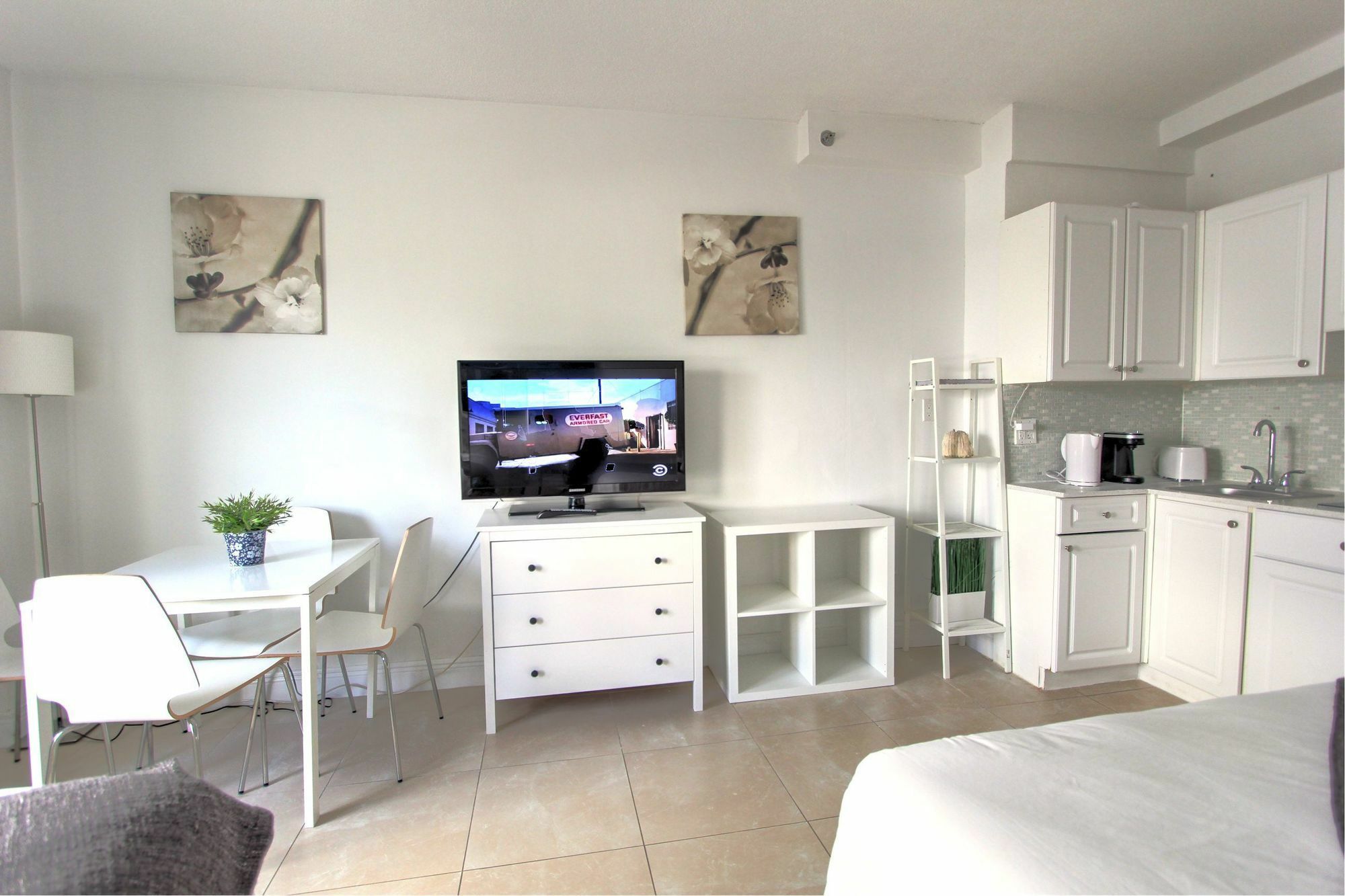 Private Apartments At The Casablanca マイアミビーチ エクステリア 写真