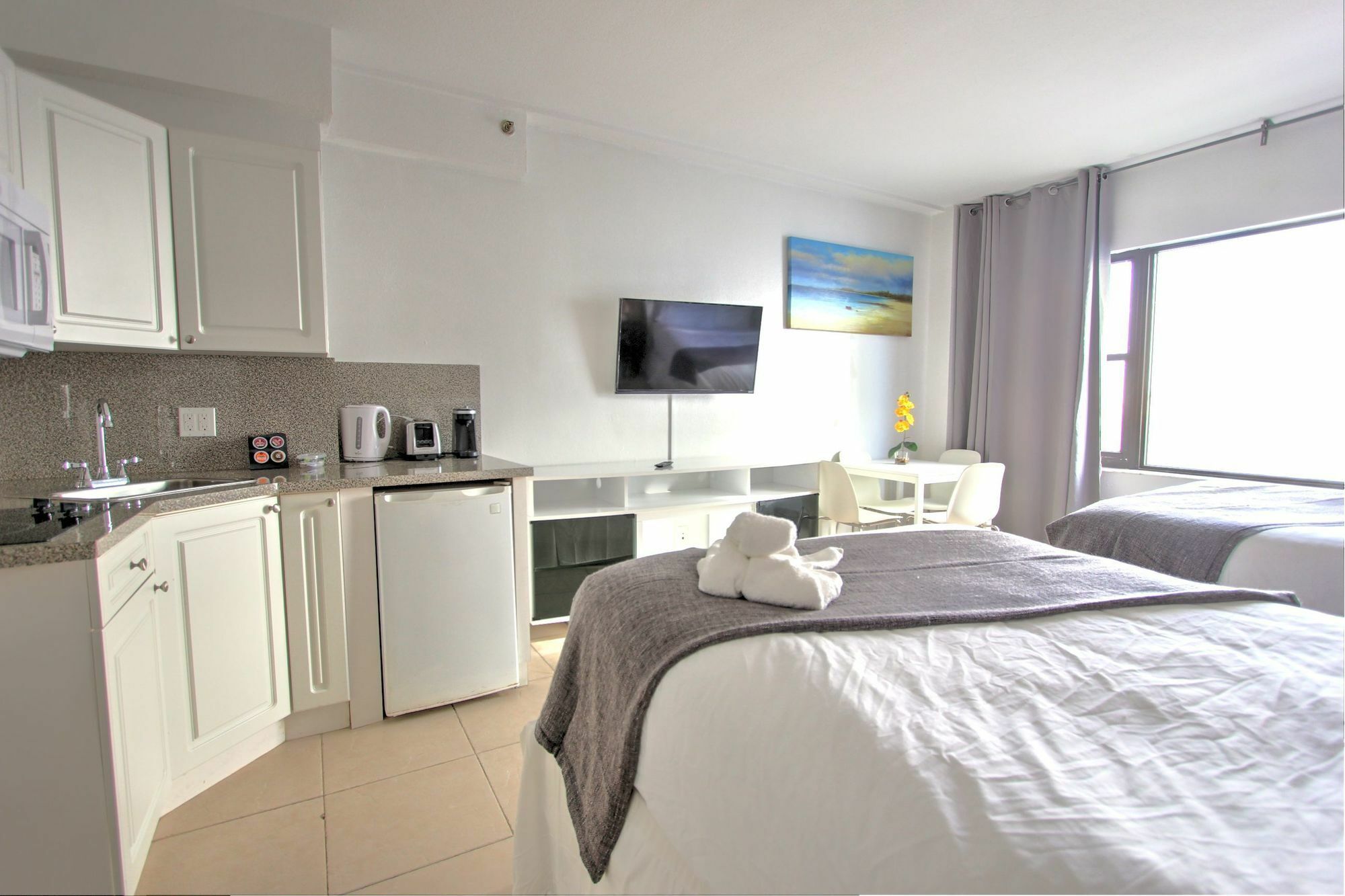 Private Apartments At The Casablanca マイアミビーチ エクステリア 写真