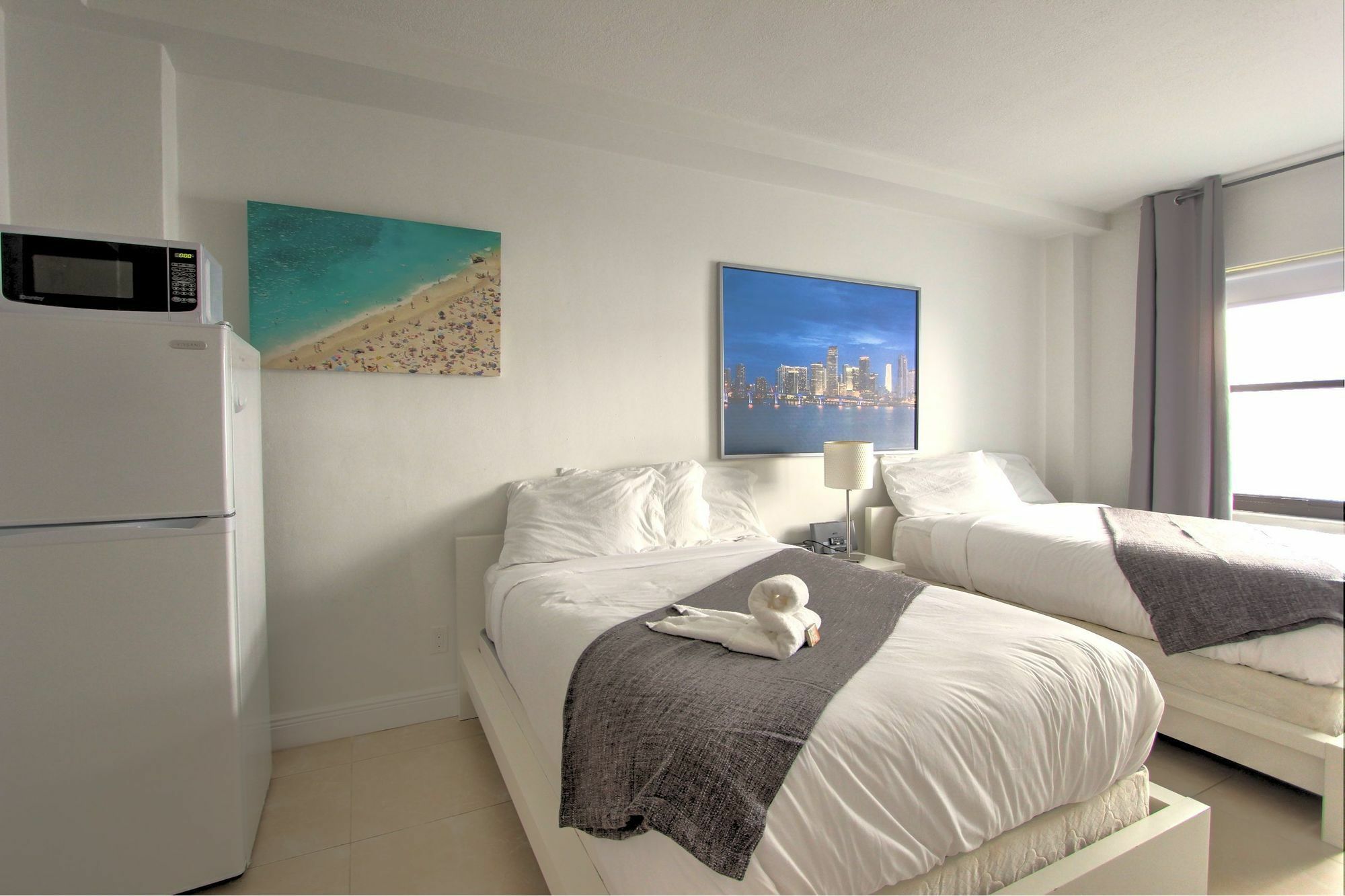 Private Apartments At The Casablanca マイアミビーチ エクステリア 写真