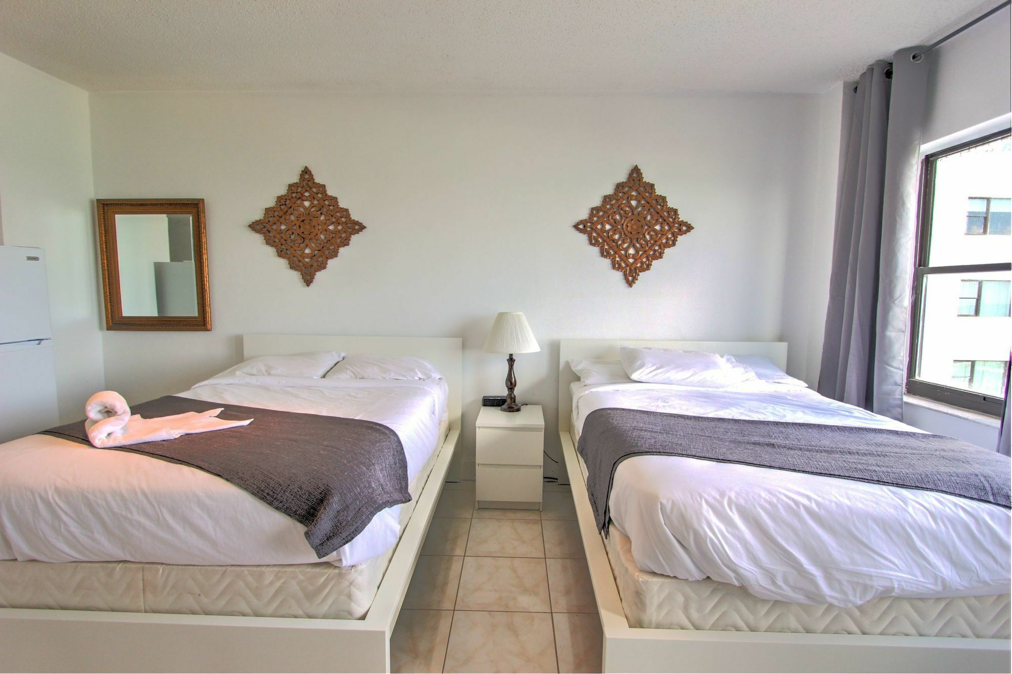 Private Apartments At The Casablanca マイアミビーチ エクステリア 写真