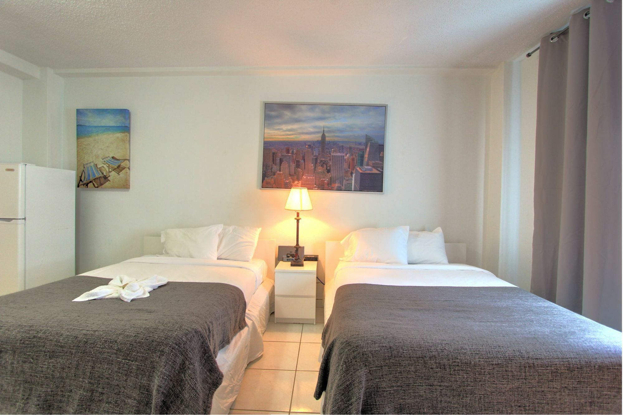 Private Apartments At The Casablanca マイアミビーチ エクステリア 写真