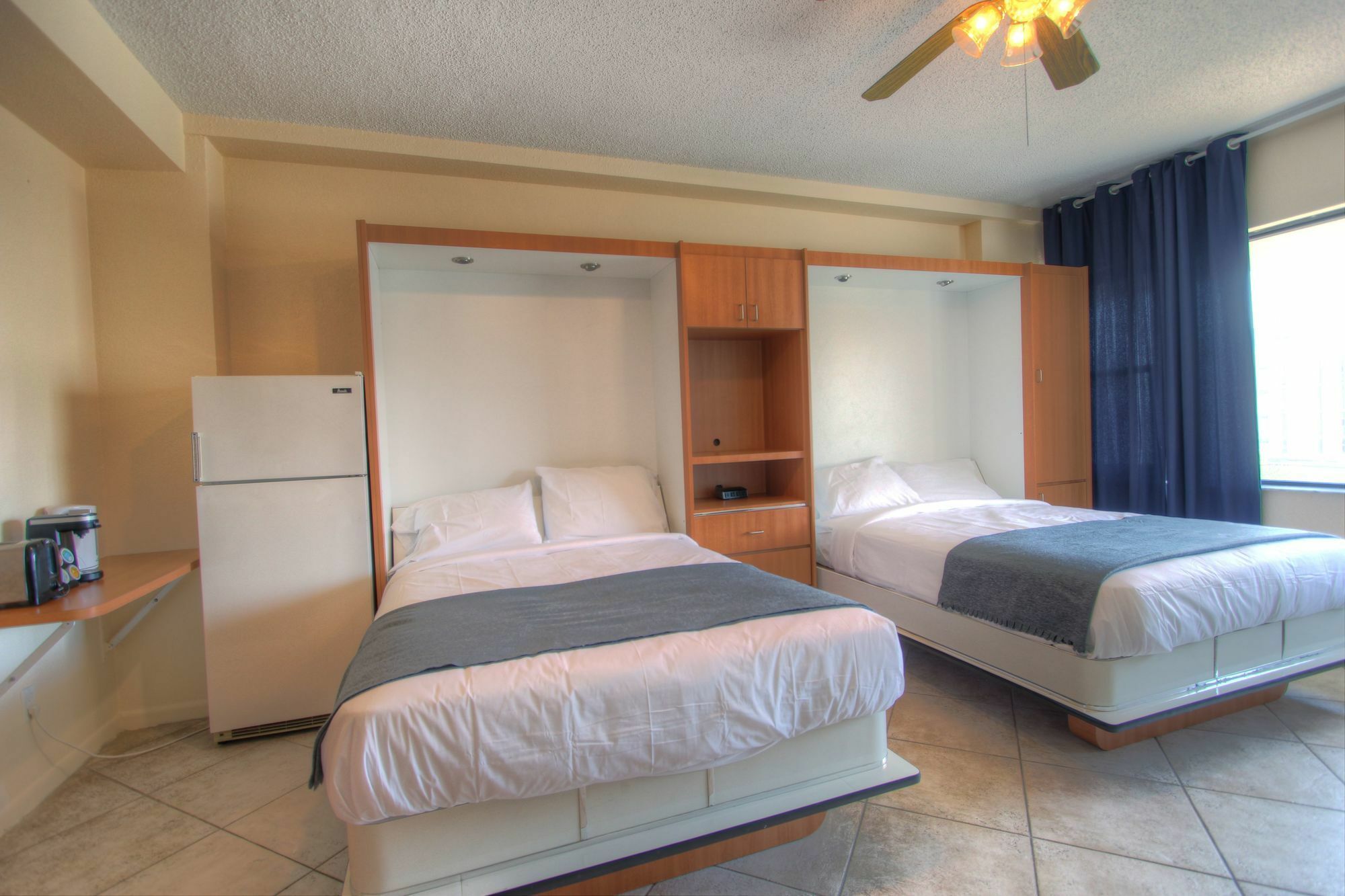 Private Apartments At The Casablanca マイアミビーチ エクステリア 写真